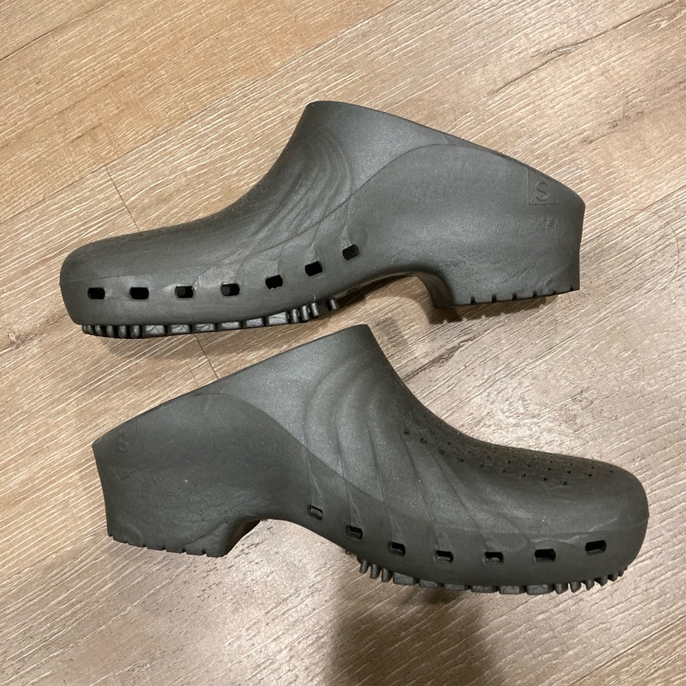 Calzuro Classics with Holes (Metallic Grey)